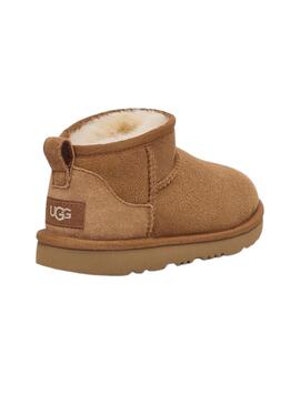 Botas Ugg Classic Ultra mini Chestnut para meninos e meninas.