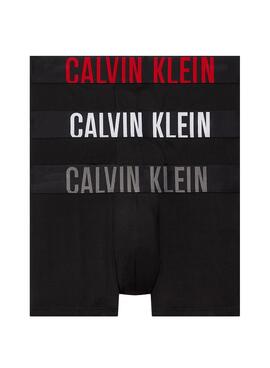 Pacote com 3 cuecas Calvin Klein modelo Trunk preto.