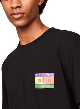 Camiseta Tommy Jeans Summer Flag preta para homens.