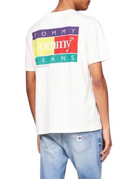 Camiseta Tommy Jeans Color Flag branca para homem.