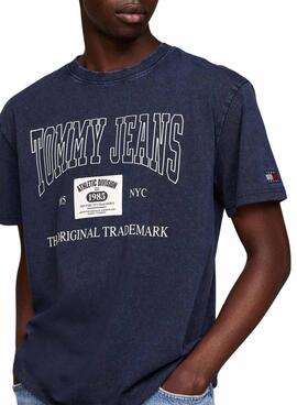 Camiseta Tommy Jeans Archive marinho para homem.