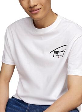 Camiseta Tommy Jeans Signature branca para homem.