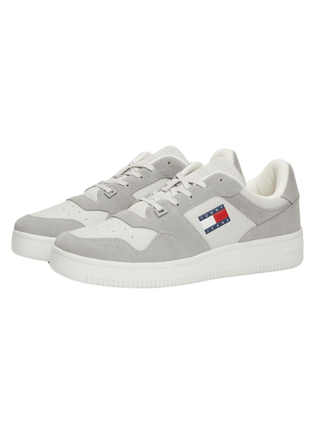 Sapatilhas Tommy Jeans Basket cinza e branco para homem.