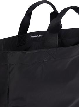 Saco Tote Calvin Klein Jeans Ultralight Slim preto