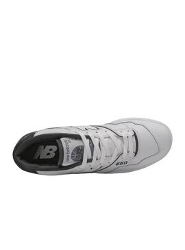 Sapatilhas New Balance 550 brancas e pretas para homem.