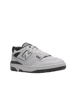 Sapatilhas New Balance 550 brancas e pretas para homem.