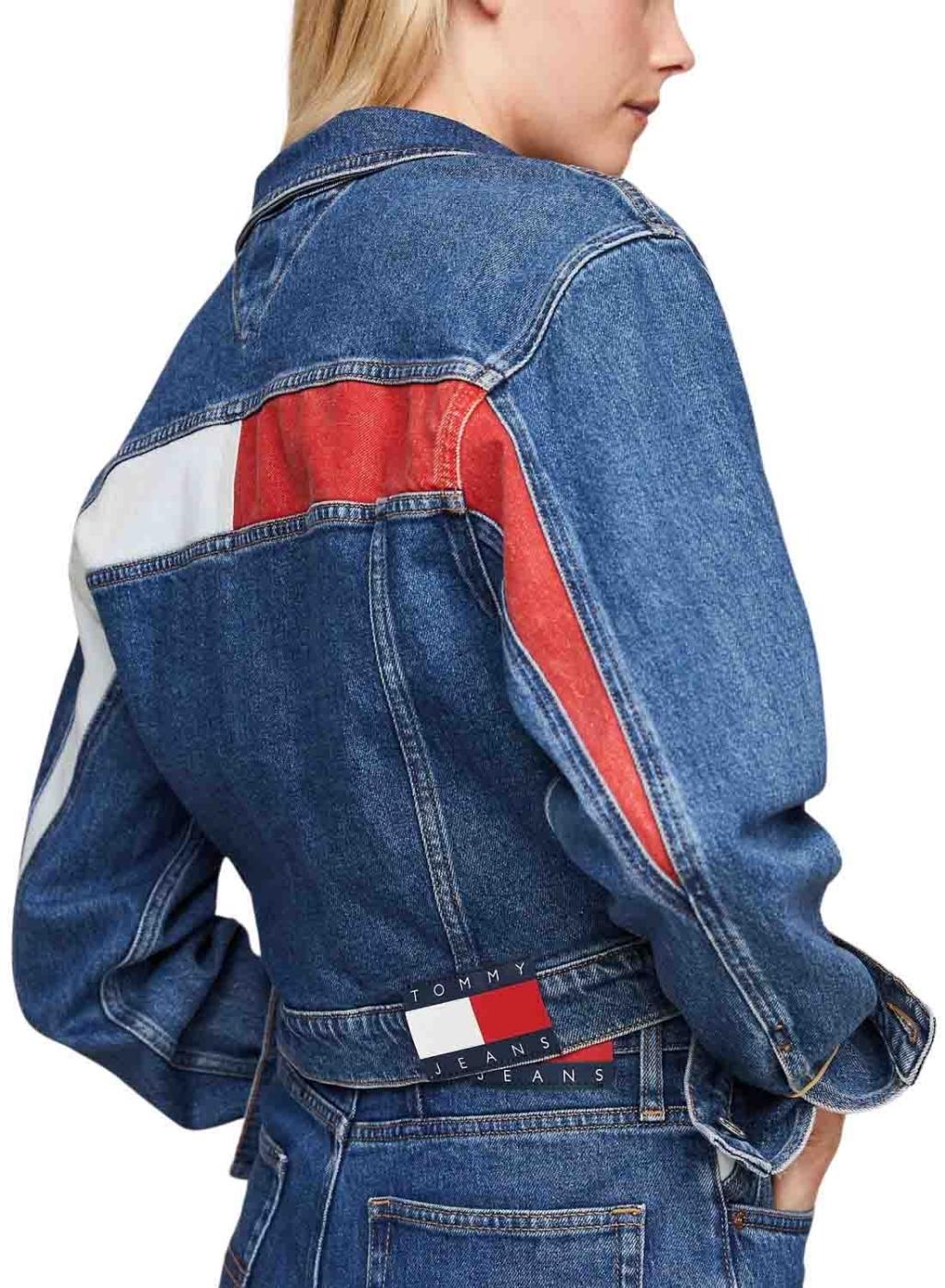 Jaqueta jeans Tommy Jeans Claire Trucker azul para mulher.