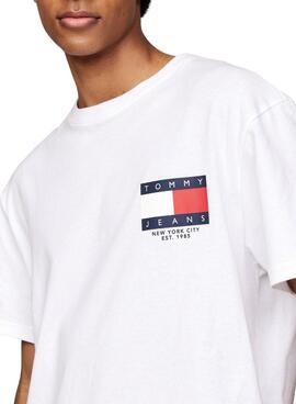 Camiseta Tommy Jeans Logo Flag branca para homem