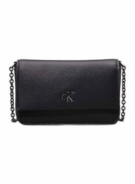 Bolsa Calvin Klein Jeans Minimal Monogram Flap preta para mulher