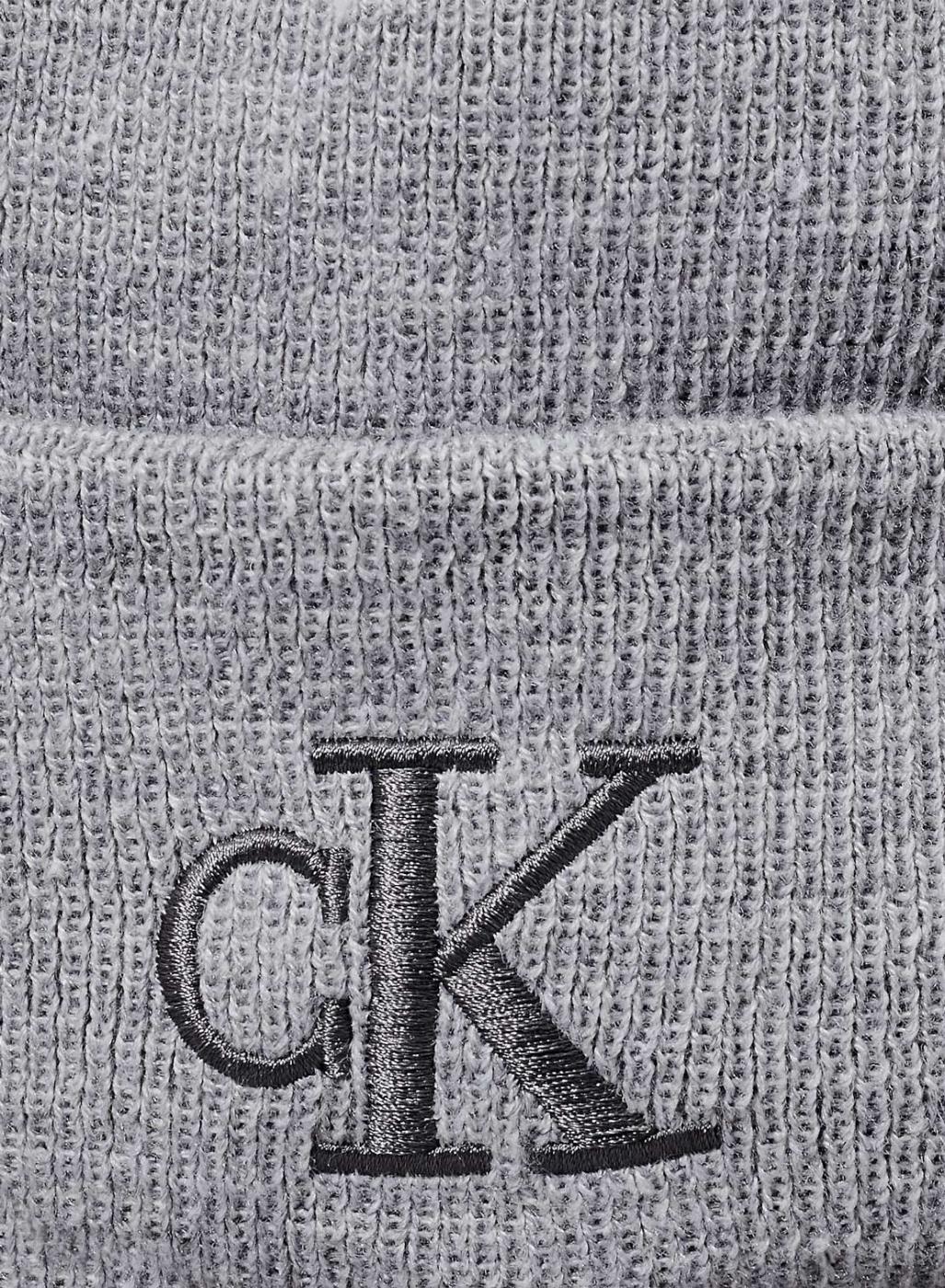 Gorro Calvin Klein Jeans Monogram cinza para mulher