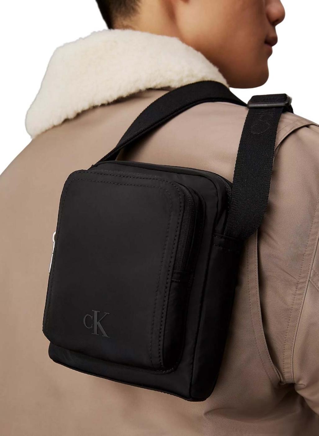 Bolsa Calvin Klein Reporter NY preta para homens