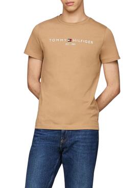 Camiseta Tommy Hilfiger básica em tom tostado para homem