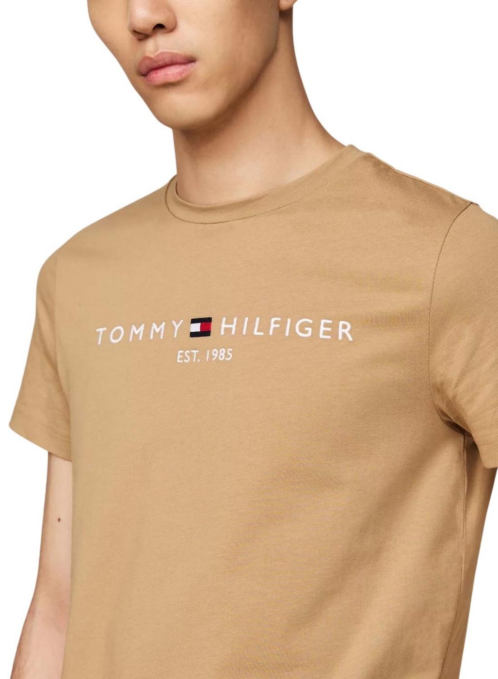 Camiseta Tommy Hilfiger básica em tom tostado para homem