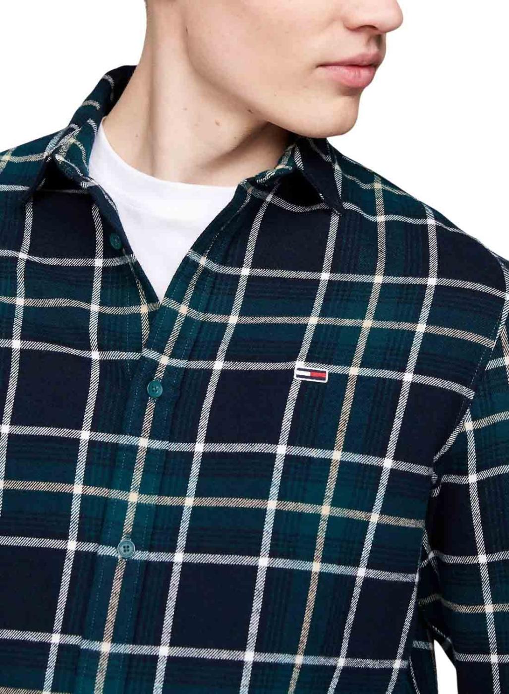 Camisa Tommy Jeans Check Flannel verde e azul para homem.