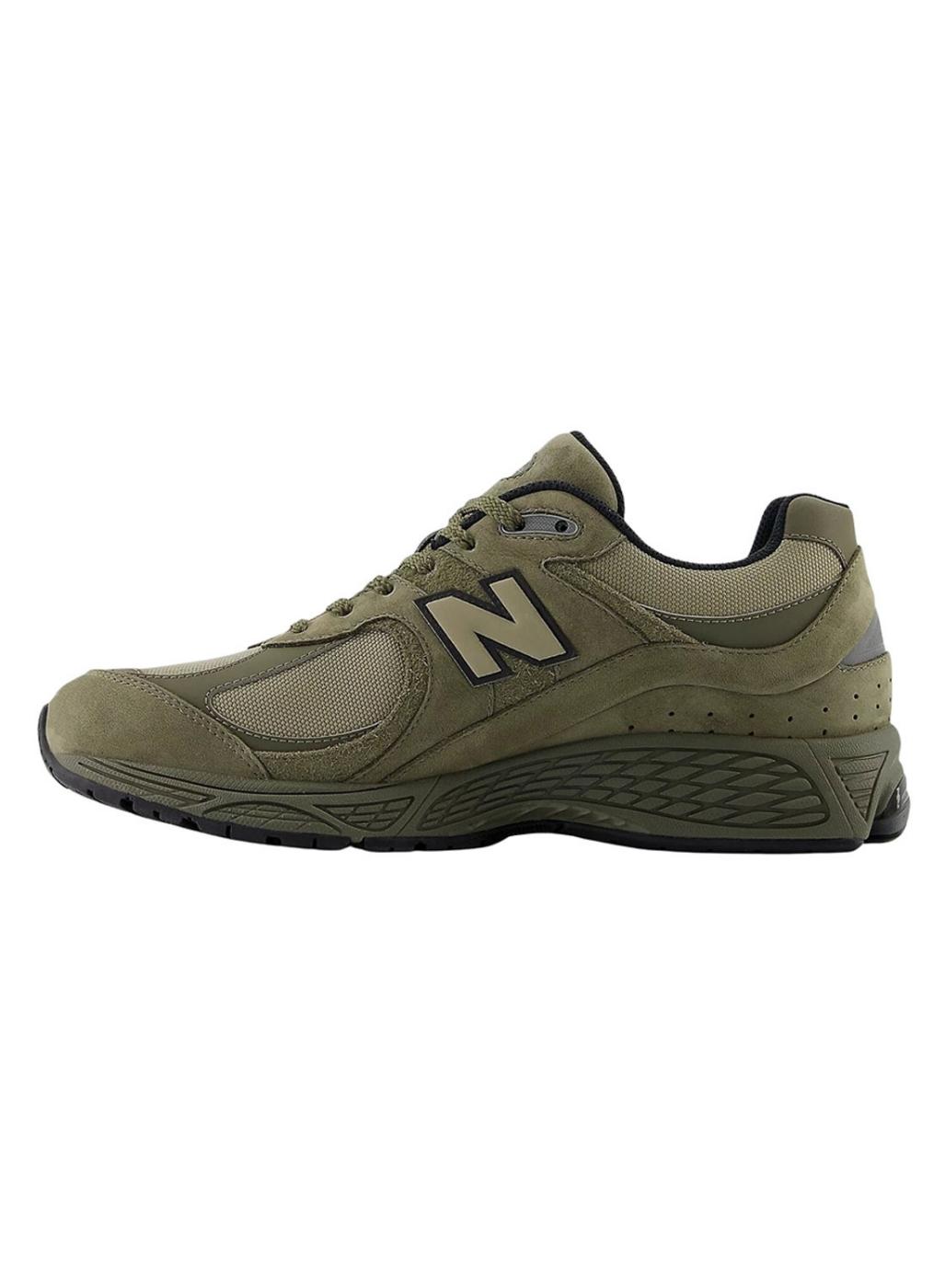 Sapatilhas New Balance 2002R verde para homem.