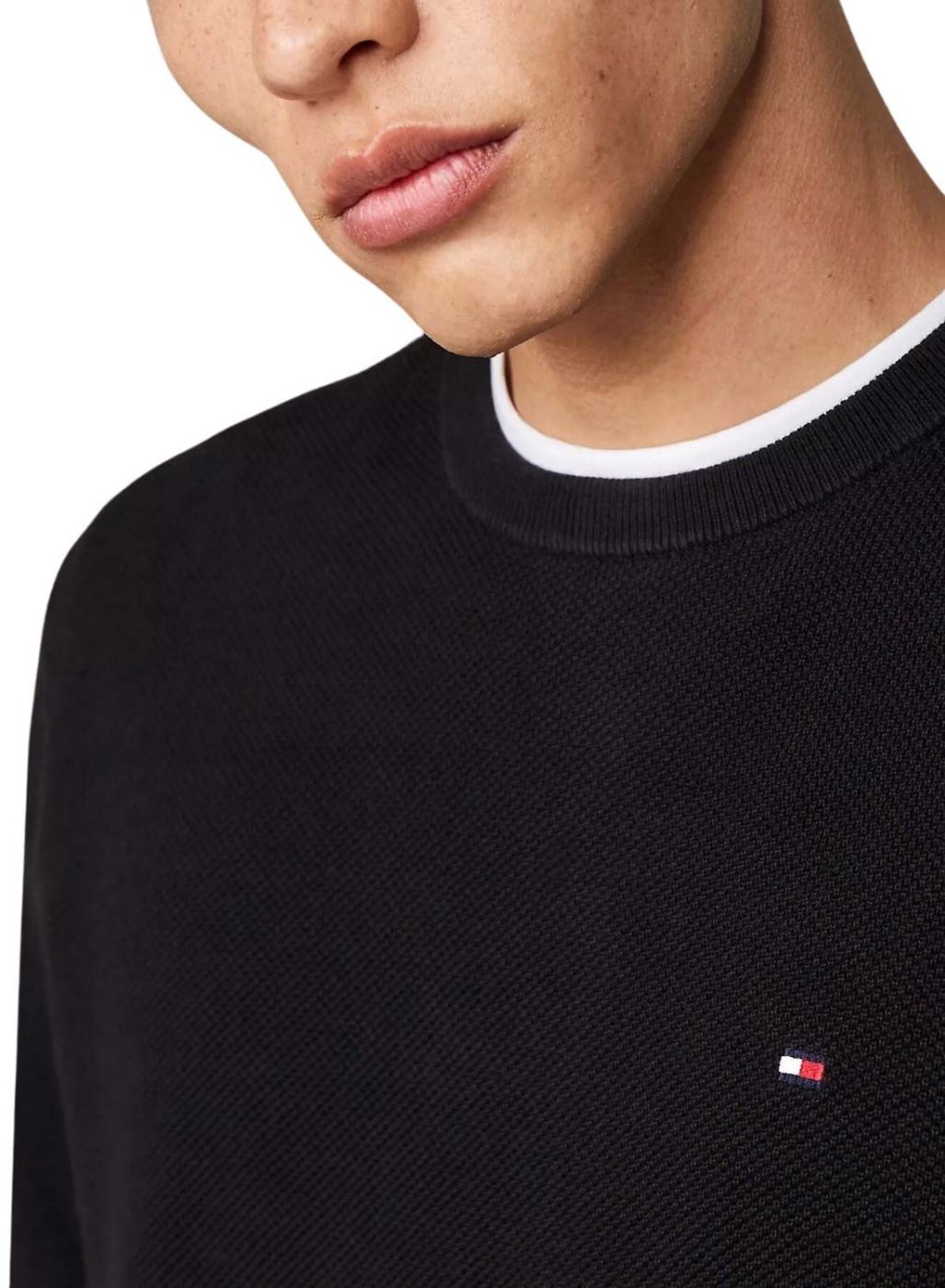 Camisola Tommy Hilfiger Essential preta para homem