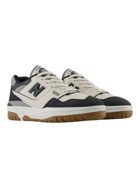 Sapatilhas New Balance BBW550 em bege e preto para mulher.