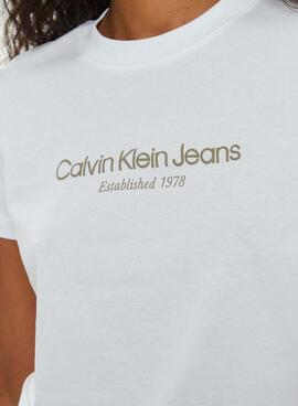 Camiseta Calvin Klein Jeans Baby tee branca para mulher