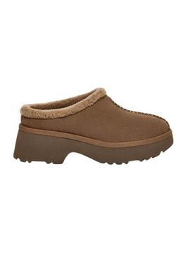 Tamancos UGG New Heights Cozy Marrom para mulheres