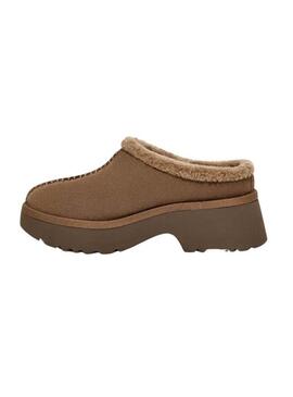 Tamancos UGG New Heights Cozy Marrom para mulheres