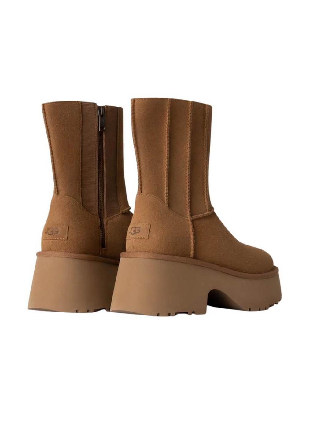 Botas UGG Classic New Heights Camelo para mulheres