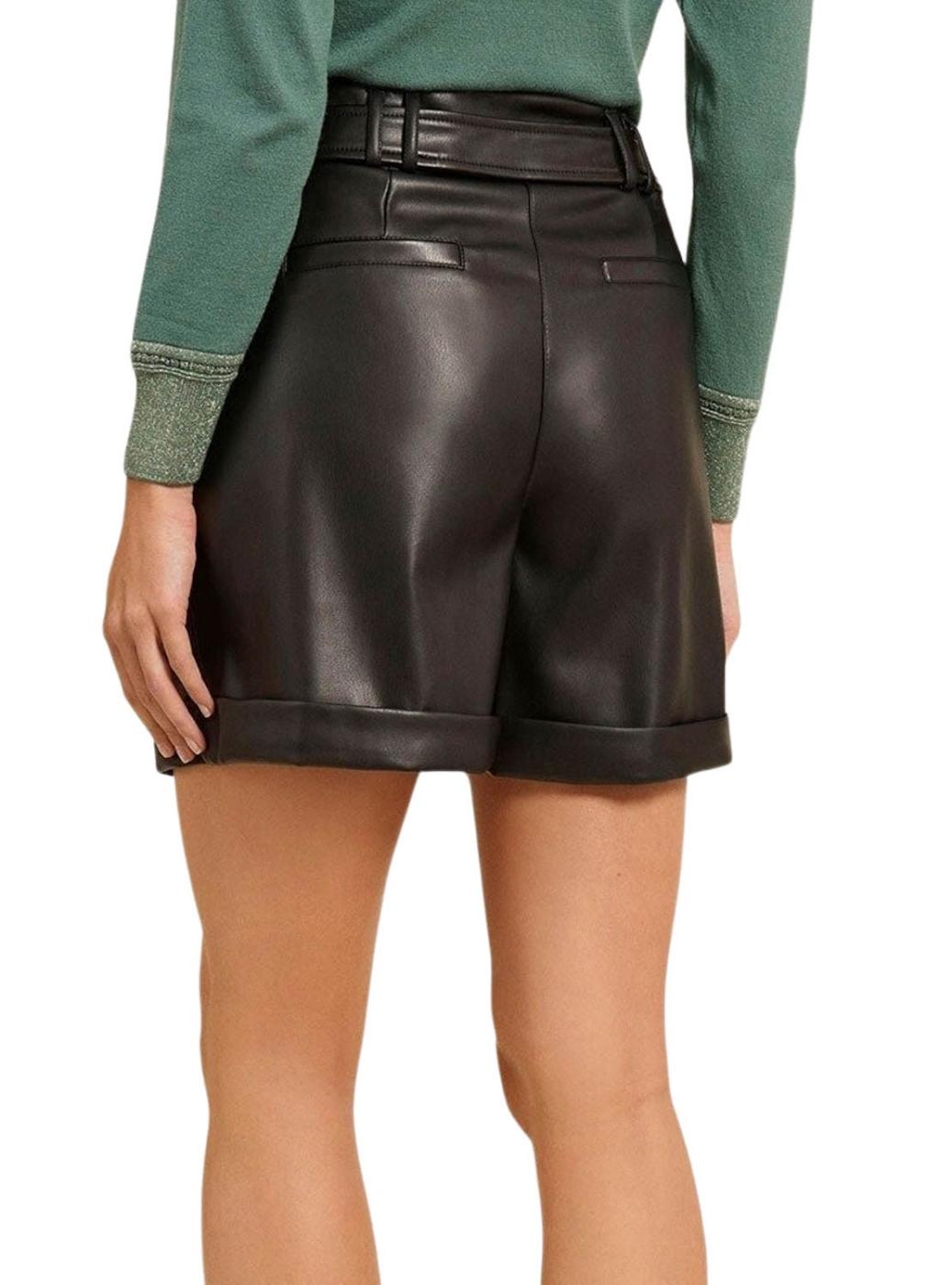 Short Naf Naf Ring Imitação de Couro Preto para mulher