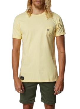 Camiseta Altonadock com bolso no peito amarelo para homem.