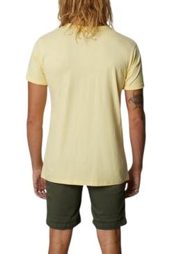 Camiseta Altonadock com bolso no peito amarelo para homem.