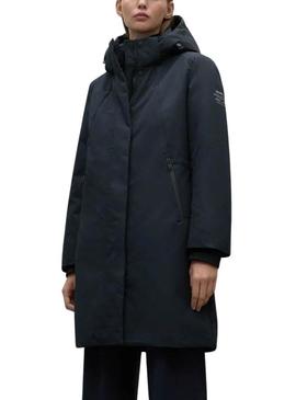 Parka Ecoalf Glamouralf preta para mulher.