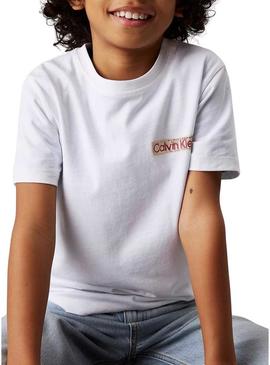 Camisa Calvin Klein Jeans Label branca para criança.