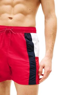 Calção Tommy Hilfiger tricolor vermelho para homem.