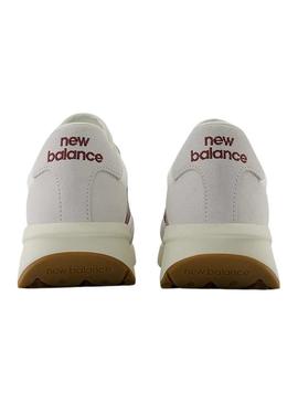 Sapatilhas New Balance U370 branco e grená para mulher e homem.