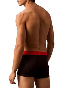 Pack com 3 cuecas Calvin Klein boxer pretas para homem.