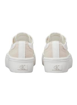 Sneakers  Calvin Klein com plataforma branca para mulher.