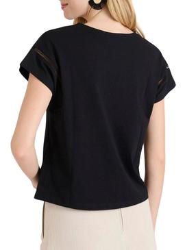 Camiseta Naf Naf Shara preta para mulher.