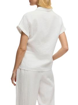 Camisa Vila Vilania manga curta branca para mulher.