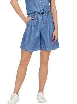 Bermuda Only Bea em denim azul para mulher