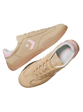 Tênis Converse Run Star Trainer em camurça camel para mulher.