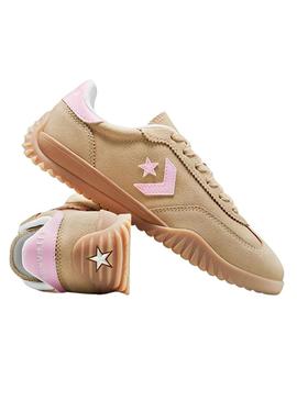 Tênis Converse Run Star Trainer em camurça camel para mulher.