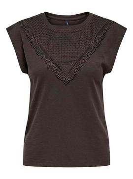 Camiseta Only Delia marrom para mulher.