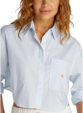 Camisa Calvin Klein Jeans Cropped azul para mulher.
