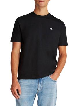 Camiseta Calvin Klein Jeans Serif preta para homem.