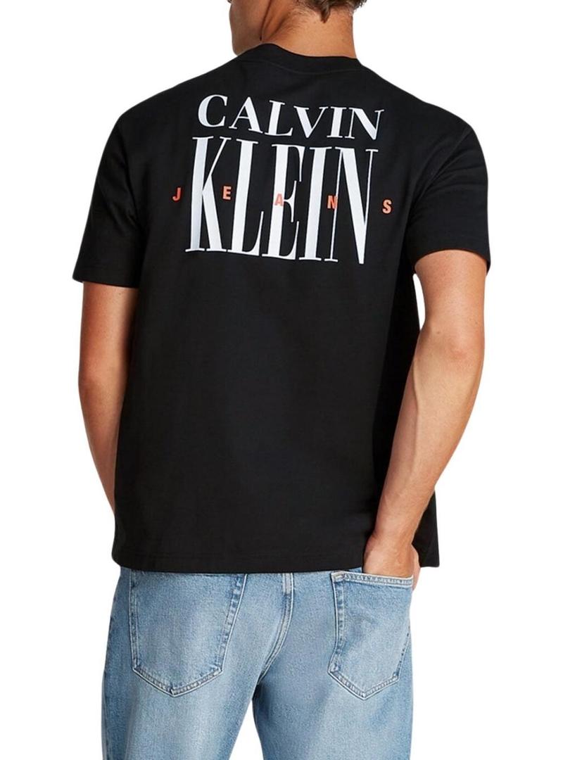 Camiseta Calvin Klein Jeans Serif preta para homem.