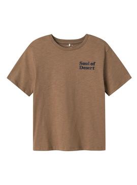 Camiseta Name It Jolal marrom para menino.