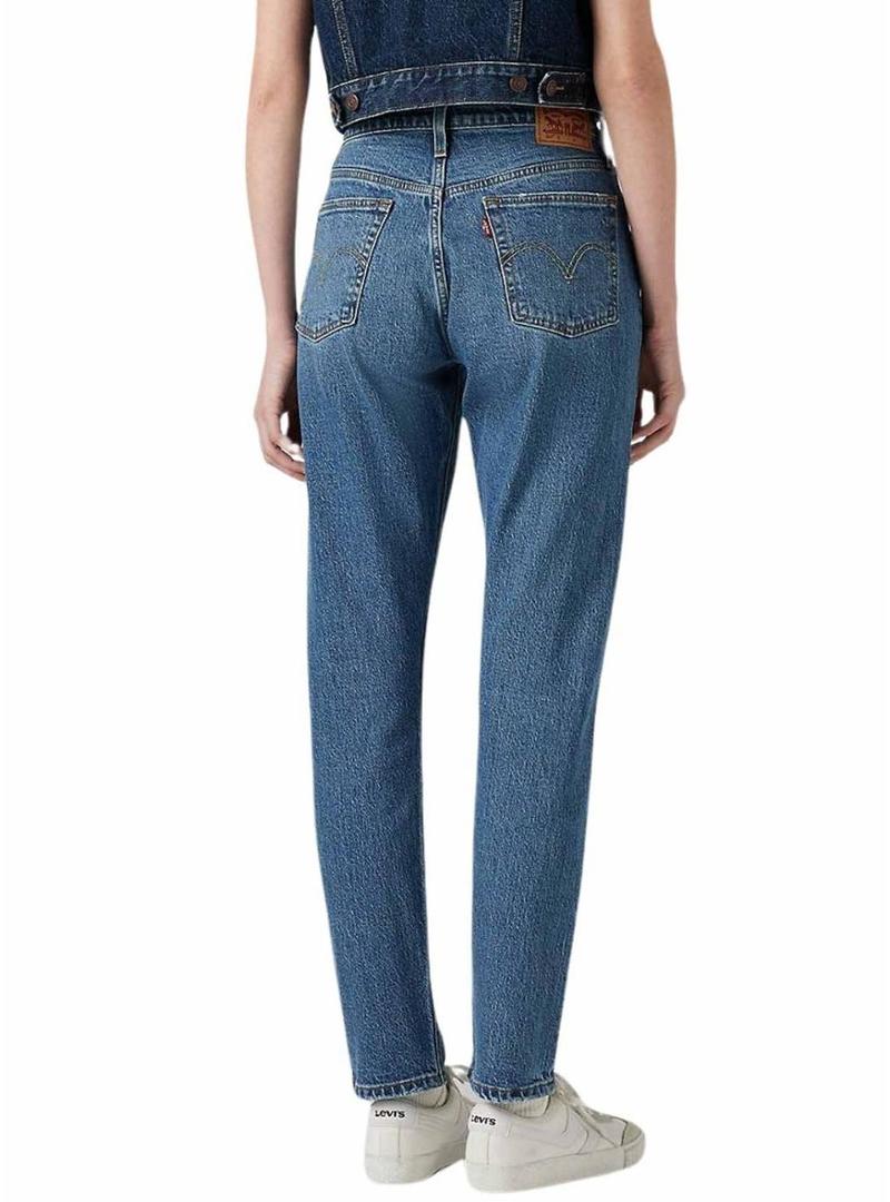 Calça Jeans Levis 501 clássica para mulher.
