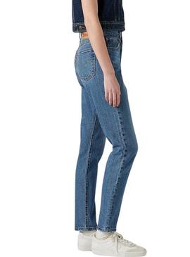 Calça Jeans Levis 501 clássica para mulher.