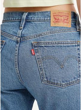 Calça Jeans Levis 501 clássica para mulher.