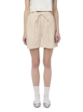 Peças das Bermudas Sally em tons tostados para mulheres.