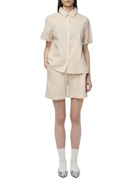 Peças das Bermudas Sally em tons tostados para mulheres.