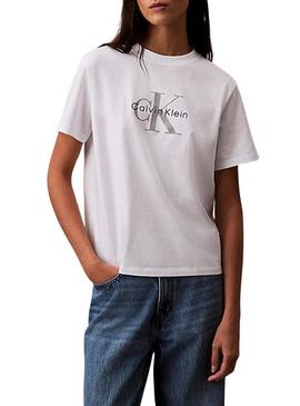 Camiseta Calvin Klein Jeans Hero branca para mulher.